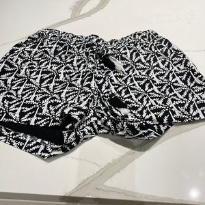 Vineyard Vines pull on shorts